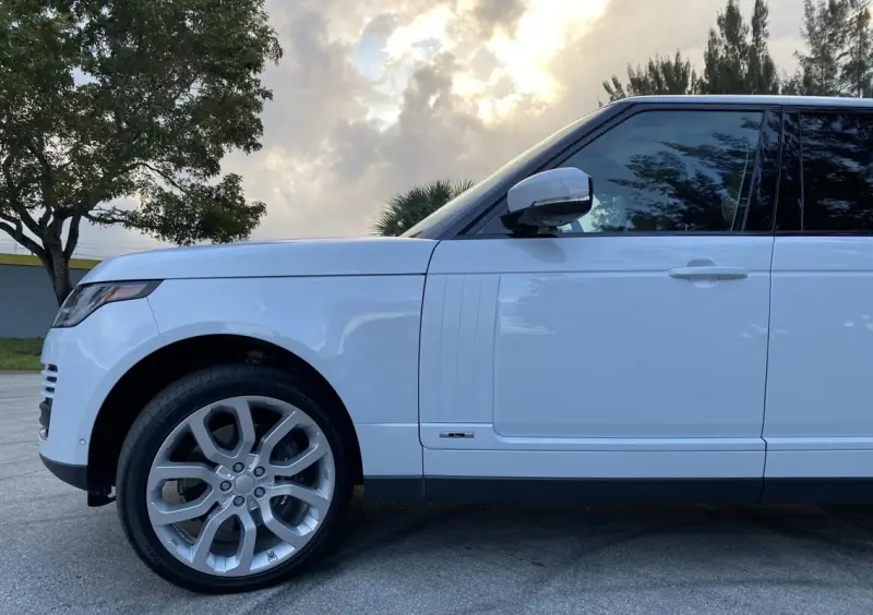 2020 Land Rover Range Rover P525 HSE photo 18