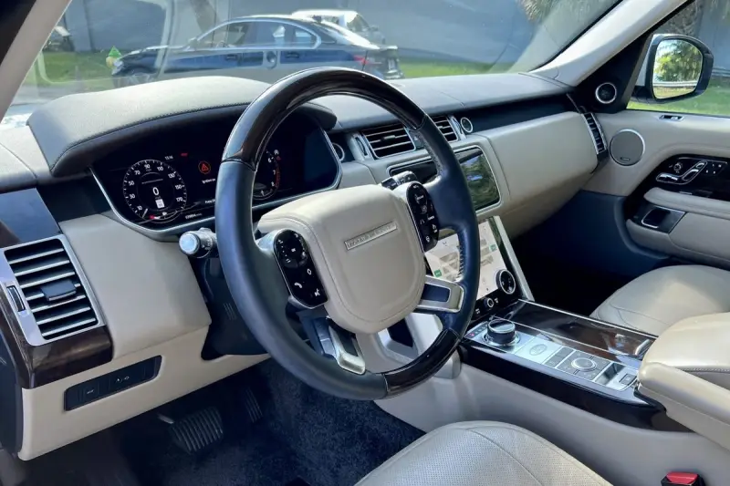 2020 Land Rover Range Rover P525 HSE photo 2