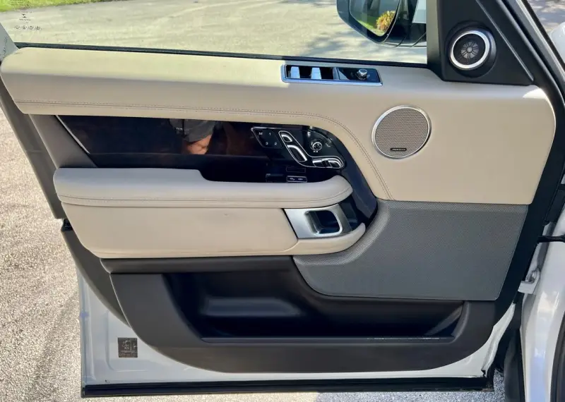 2020 Land Rover Range Rover P525 HSE photo 25