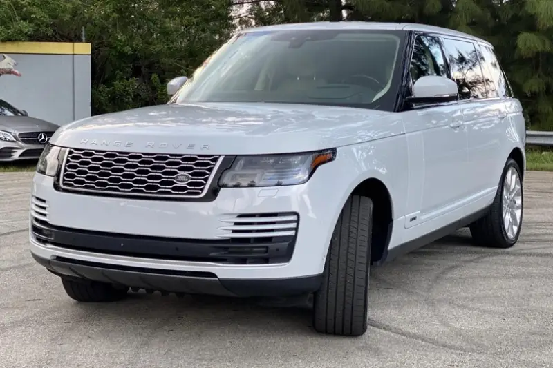 2020 Land Rover Range Rover P525 HSE photo 6
