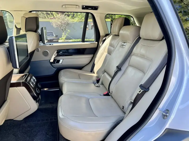 2020 Land Rover Range Rover P525 HSE photo 28