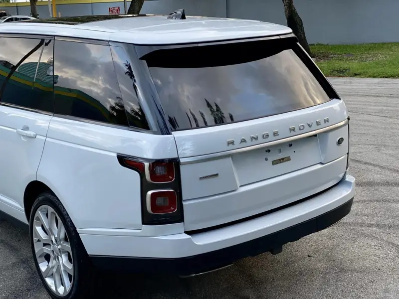 2020 Land Rover Range Rover P525 HSE photo 17