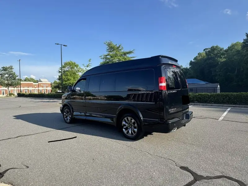 2023 GMC Savana 2500 photo 5