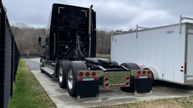 2015 Freightliner Cascadia Road Tractor photo 3