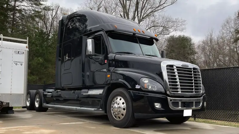2015 Freightliner Cascadia Road Tractor photo 1