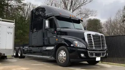 2015 Freightliner Cascadia Road Tractor