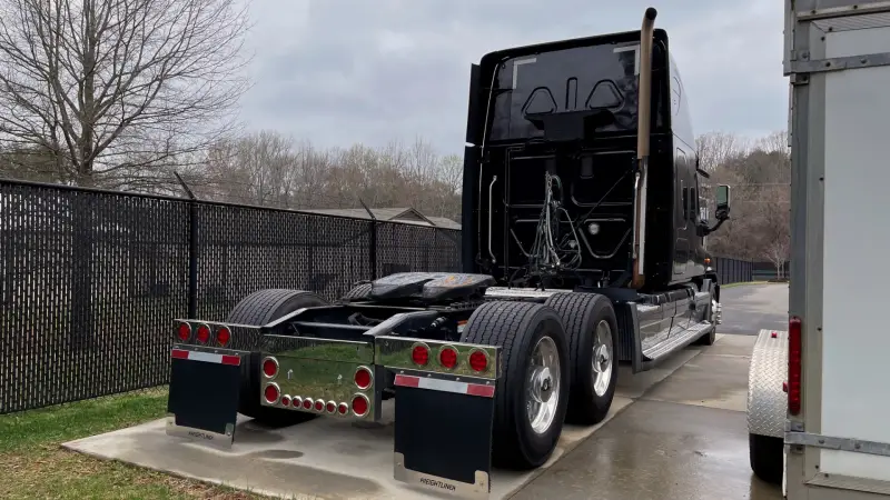 2015 Freightliner Cascadia Road Tractor photo 4