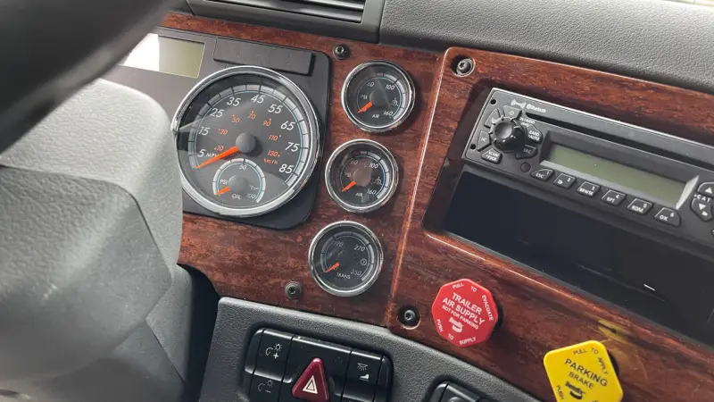 2015 Freightliner Cascadia Road Tractor photo 20