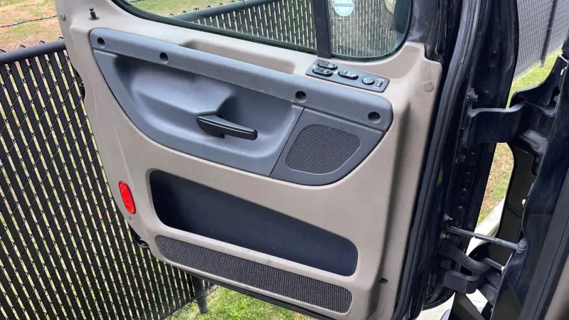 2015 Freightliner Cascadia Road Tractor photo 26