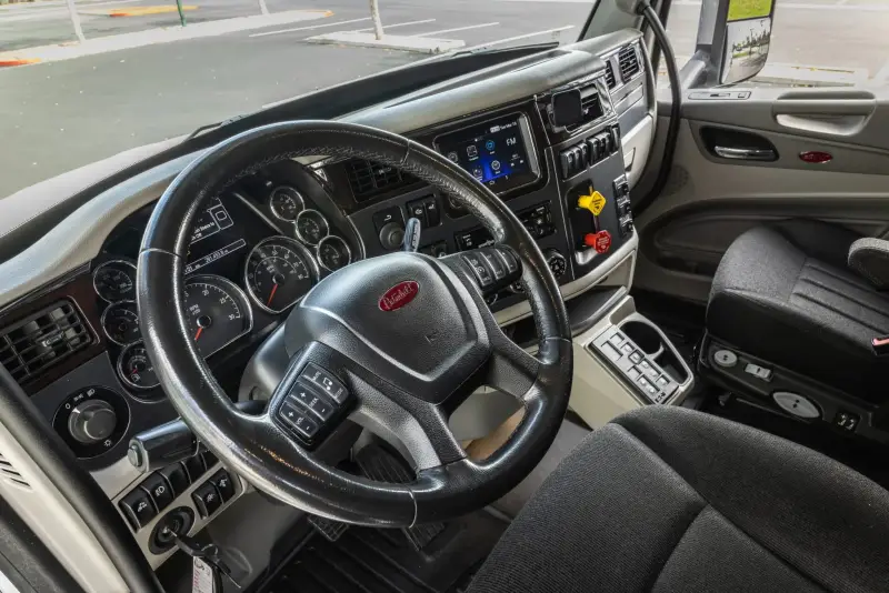 2018 Peterbilt 579 photo 22