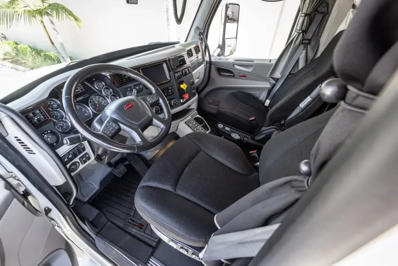 2018 Peterbilt 579 photo 21