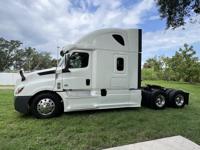 2020 Freightliner Cascadia 126 photo 13
