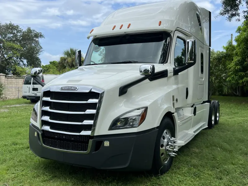 2020 Freightliner Cascadia 126 photo 10