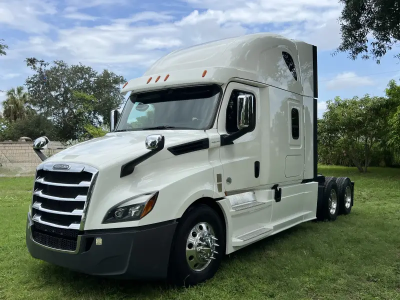2020 Freightliner Cascadia 126 photo 4