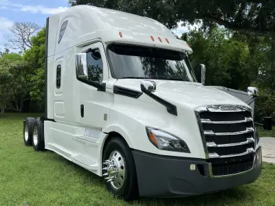 2020 Freightliner Cascadia 126