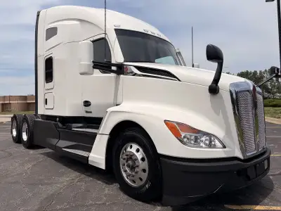 2023 Kenworth T680 Sleeper Truck
