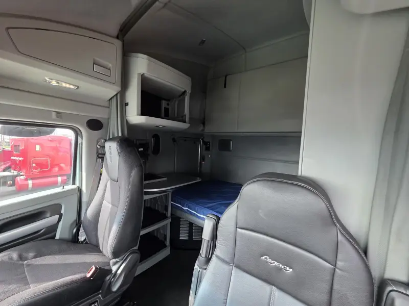2021 Kenworth T680 Sleeper Semi-Truck photo 21
