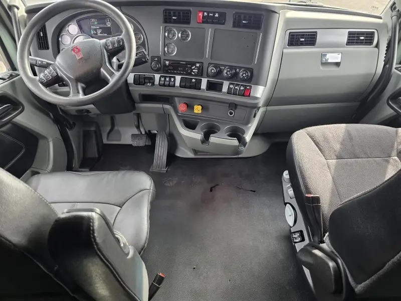 2021 Kenworth T680 Sleeper Semi-Truck photo 26