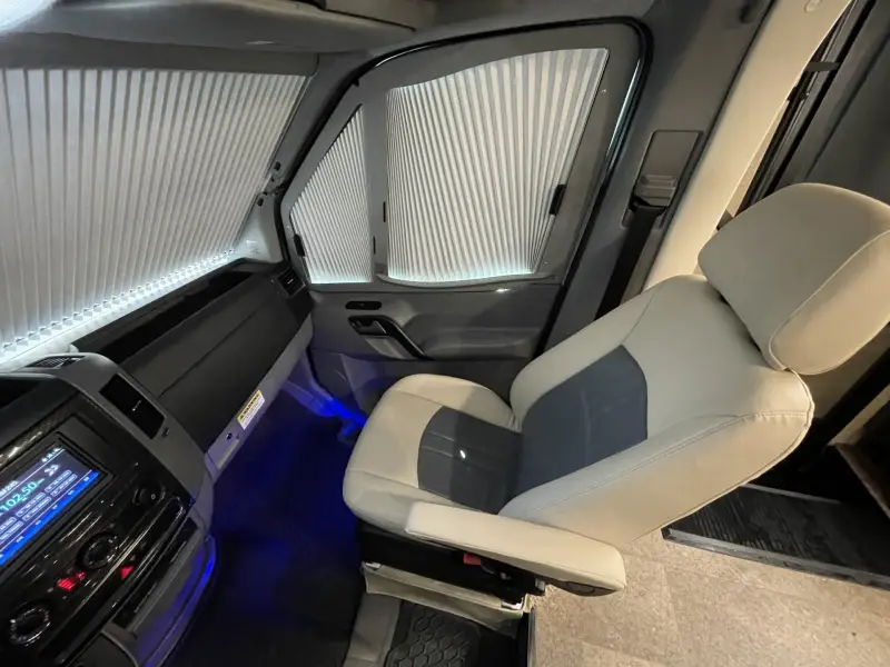 2016 Itasca Navion 24J photo 21