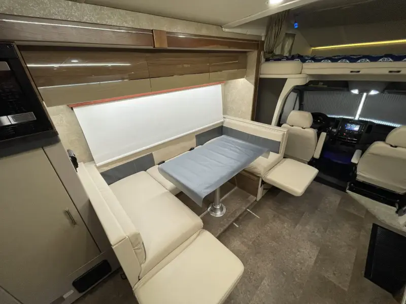 2016 Itasca Navion 24J photo 17