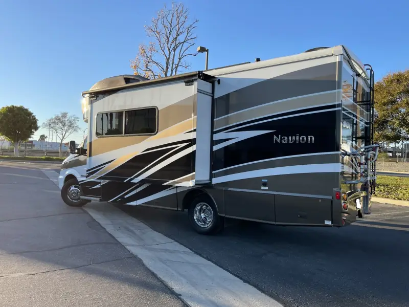 2016 Itasca Navion 24J photo 10