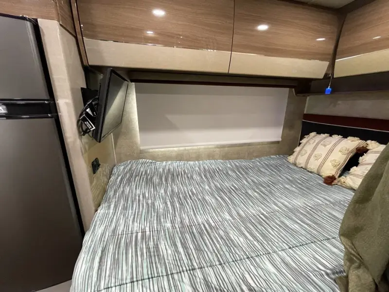 2016 Itasca Navion 24J photo 23