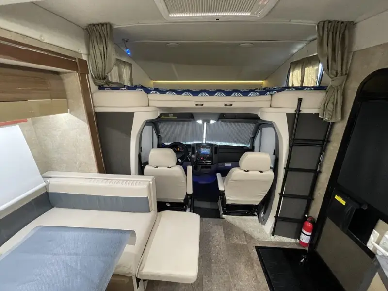 2016 Itasca Navion 24J photo 18
