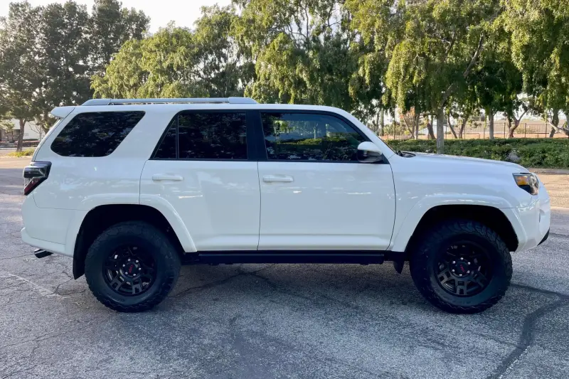 2016 Toyota 4Runner SR5 4x4 photo 2