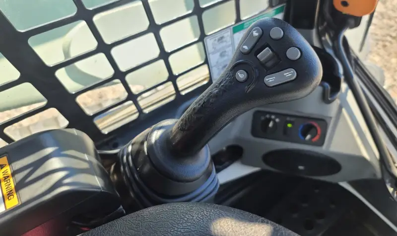 2017 Bobcat T870 Skid Steer photo 10