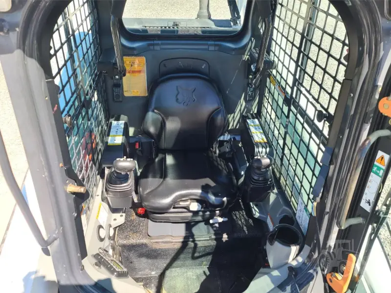 2017 Bobcat T870 Skid Steer photo 7