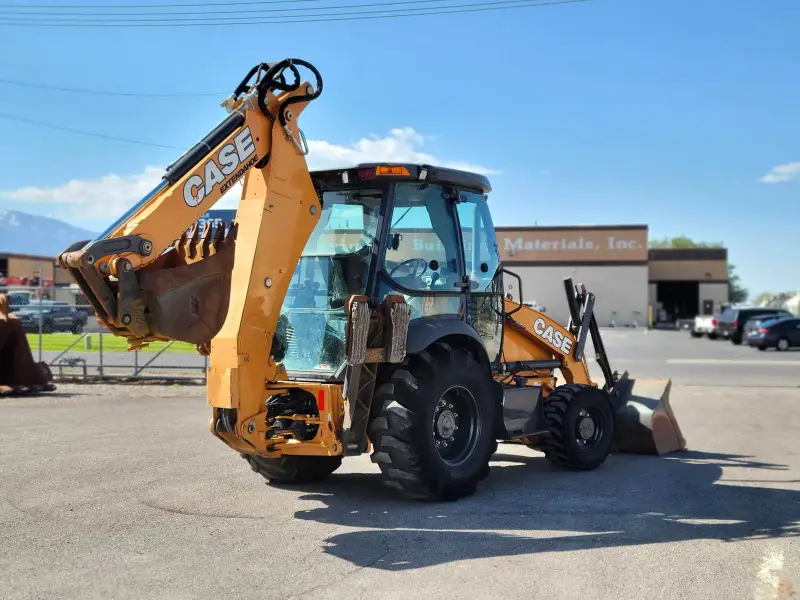 2017 Case 580 Super N Backhoe photo 3
