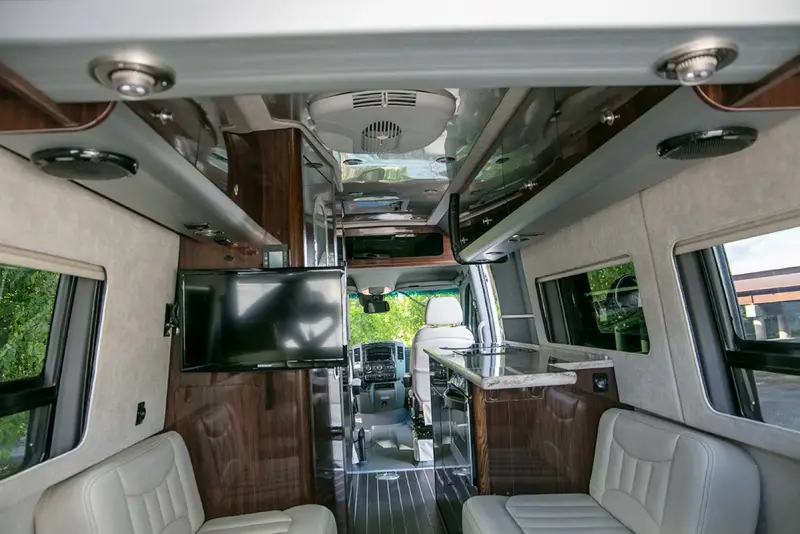 2018 Airstream Interstate EXT 4WD Grand Tour photo 9